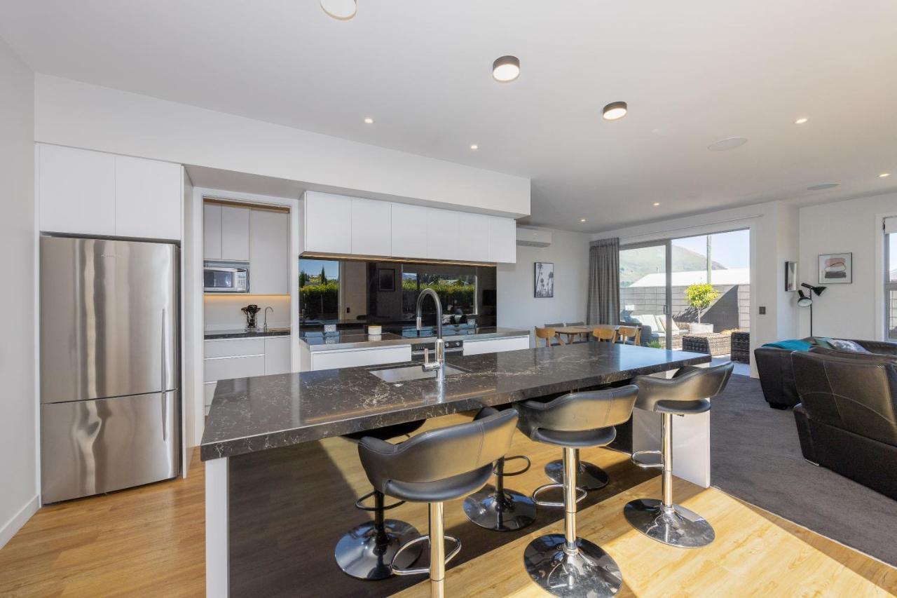 Prime Location On Warren St - 3 Bedroom Town House Wanaka Bagian luar foto